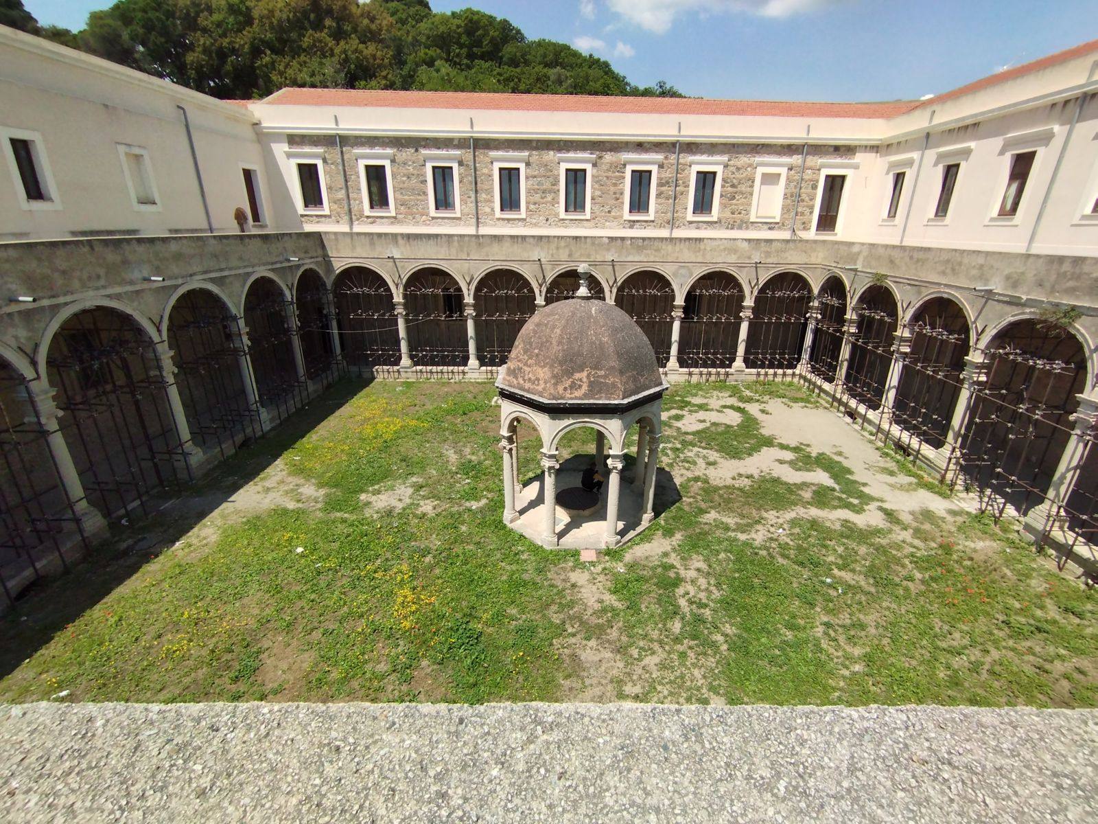 Chiostro del complesso di San Placido Calonerò